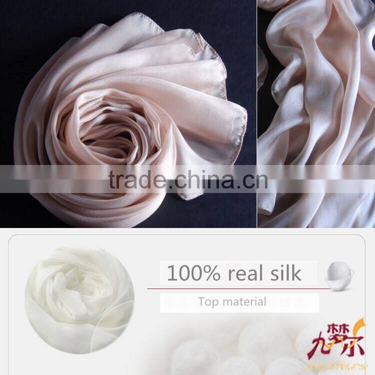 Beautiful and comfortable square head silk scarf
