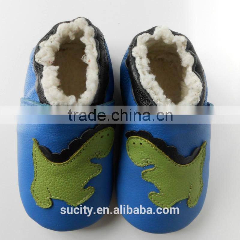 china baby leather shoe with tiger embroidered