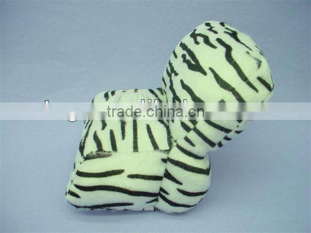 Plush phone holder with pattern