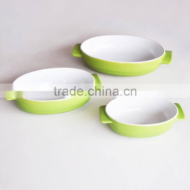 Set of Two Ceramic Bake Plate with Handle in Solid Color