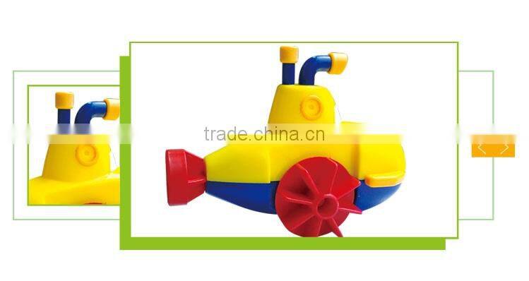 Interesting wind up plastic swimming submarine toy for baby