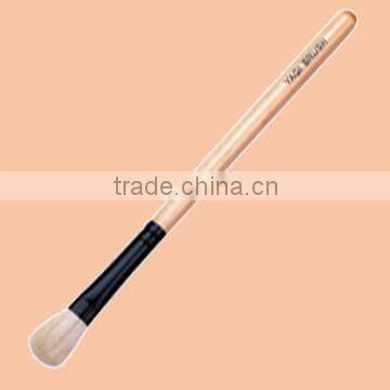 White Maximum Coverage Concealer Brush 010