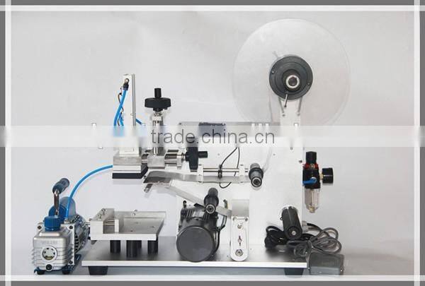 High quality semi-Automatic round bottle labeling machine,water bottle labeling machine made in china