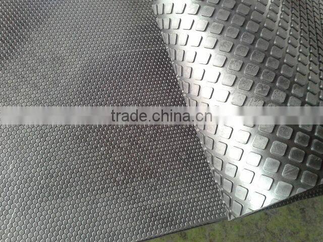 Fine-ribbed Bottom Pebble Stall Mat for cows & horses