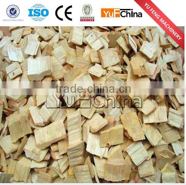 Industrial wood chipper for biomass fuel processing equipment