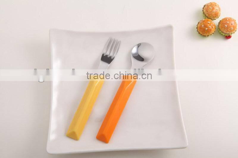 plastic disposable plates spoons