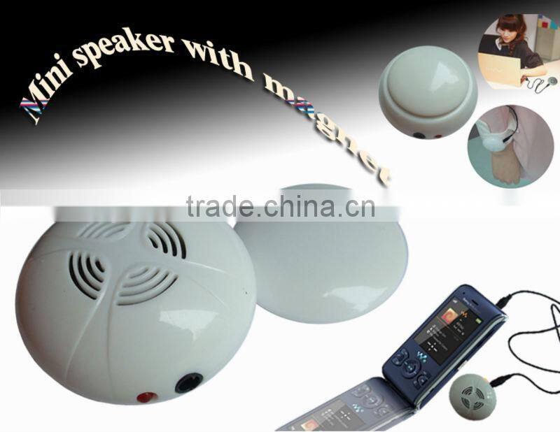 Hat shaped mini speaker