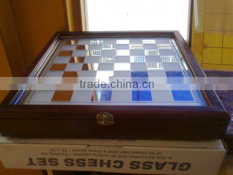 2013 new arrival Crystal Glass Chess Set in wood gift box(R-2020