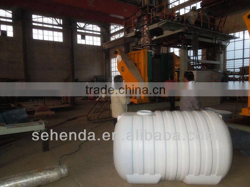 Plastic blow molding machine