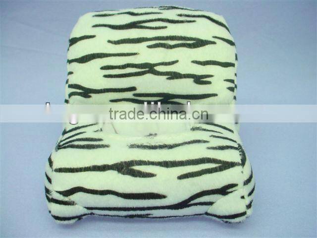 Plush phone holder with pattern