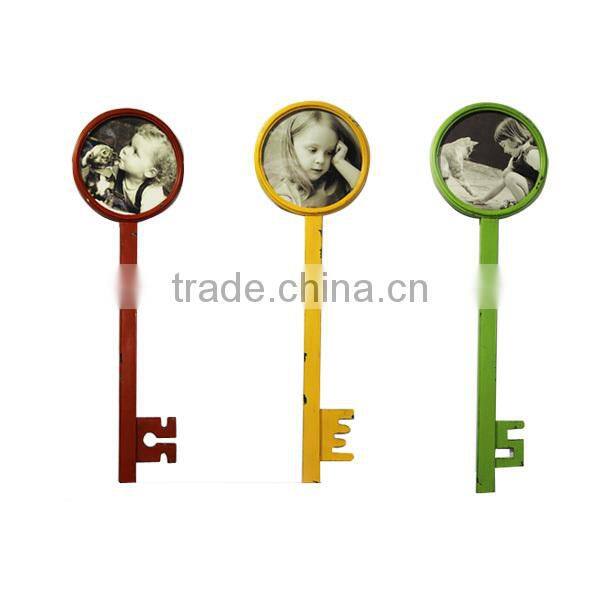 Metal Eiffel Tower Wall Photo Holder