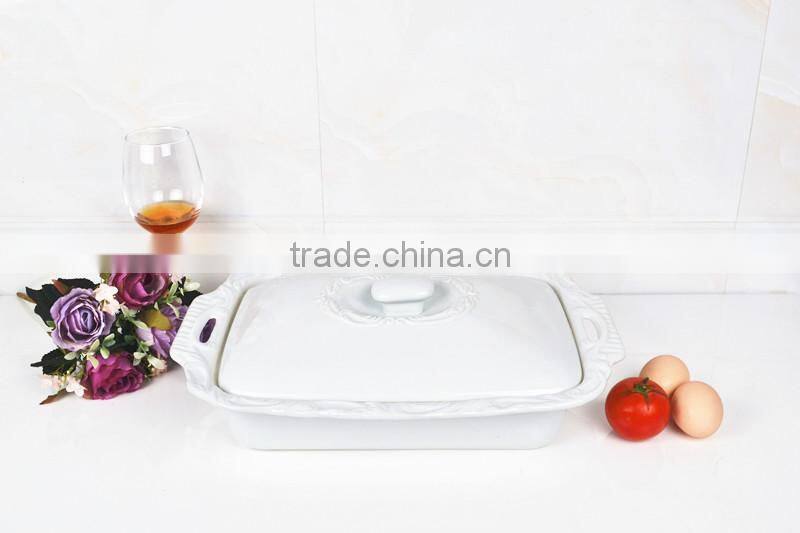 14.5" Square porcelain bakeware with lid
