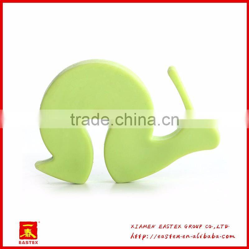 Multifuncional snails shape silica gel clip for pan