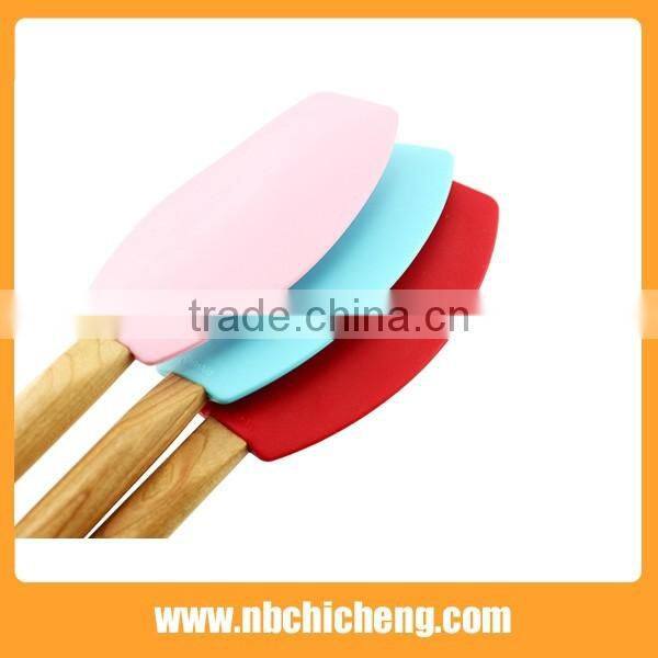 Durable Soft Silicone Kitchen Utensils Eco-friendly Pastry Spatula Silicone Spatula with Wood Handle