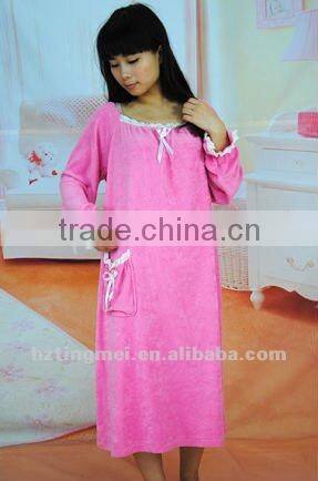 girls' pink bathrobe