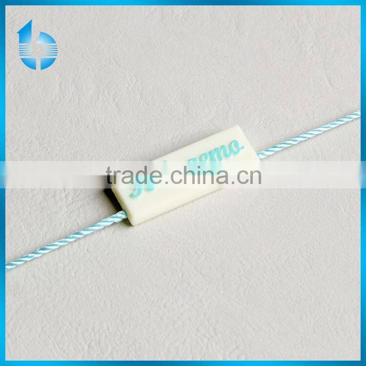 Single insertion plastic suspended particle for garments