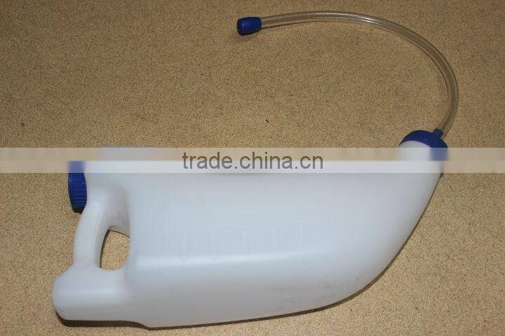 protable 1 gallon fluid feeder for horse