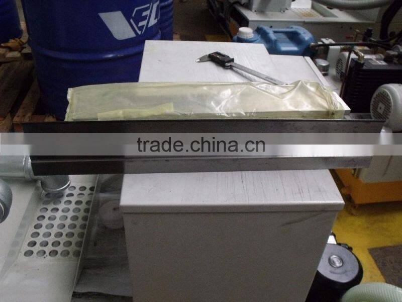 Supporting blade for centerless grinder