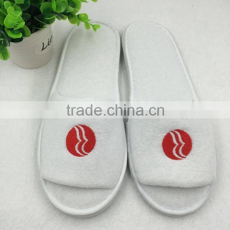 wholesale terry custom cheap hotel slippers manufacturer with embroidery logo