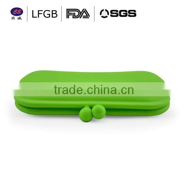 Dongguan factory food grade evironment silicone clutch bag / silicone rubber wallet