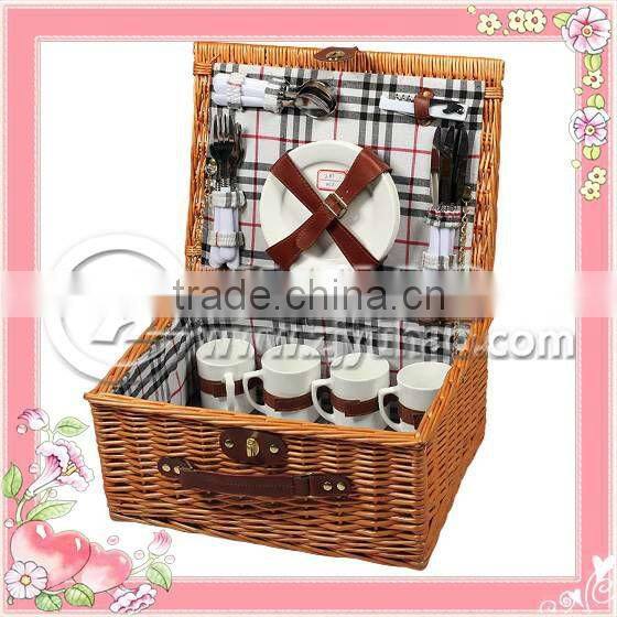Eco-friendly Wicker Picnic Basket for 4 Persons