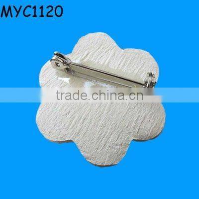 Hand made custom leaf shaped brooches in bulk