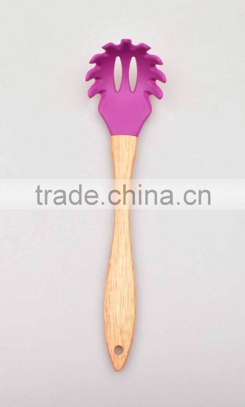 beautiful in desigh LFGB testing silicon kitchenware with ruber wooden handle