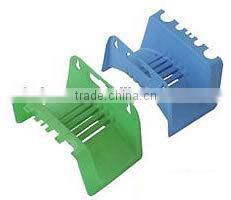 Magic hose expandable hose hanger