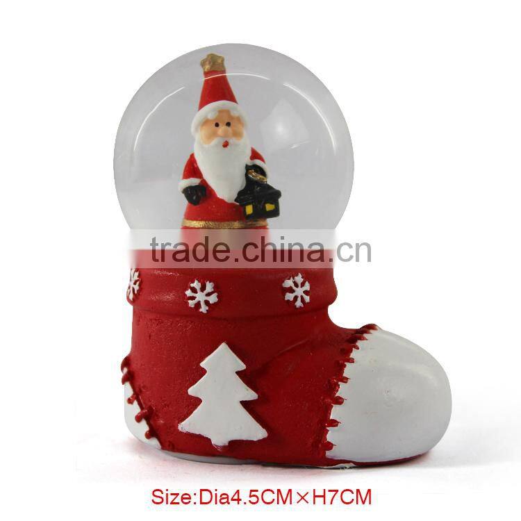 2015 Newest resin Christmas snowglobe