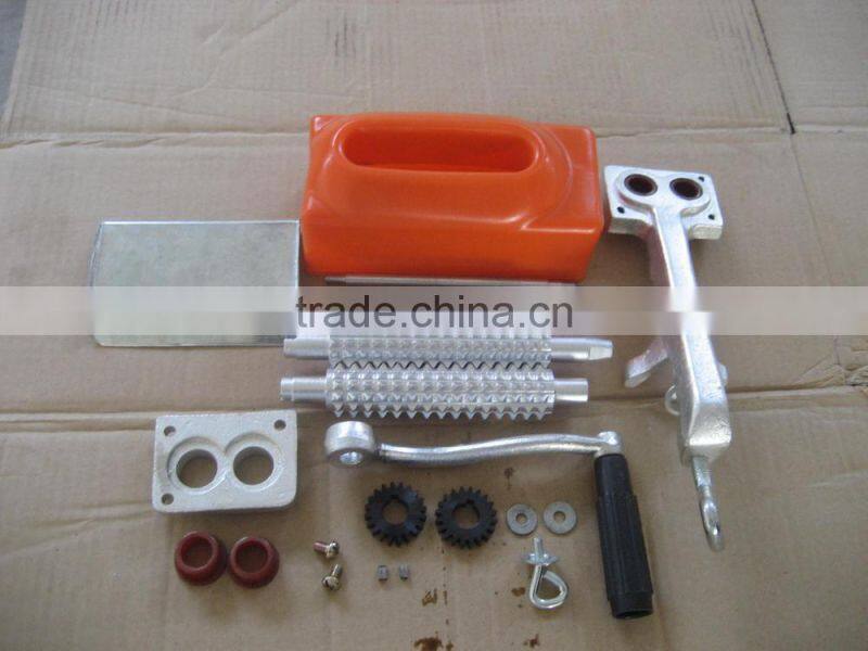Hand operated meat tenderizer