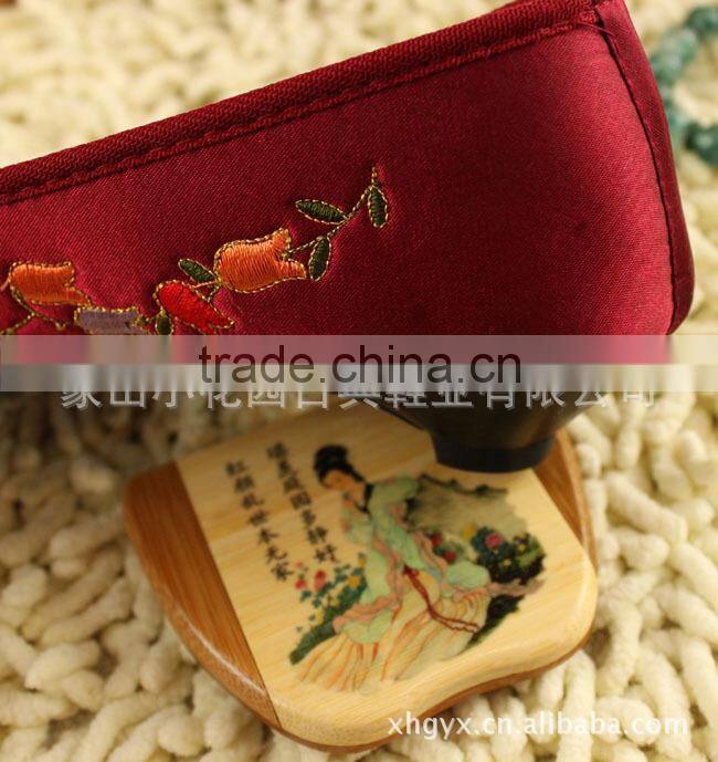 Nice canvas shoe with heel