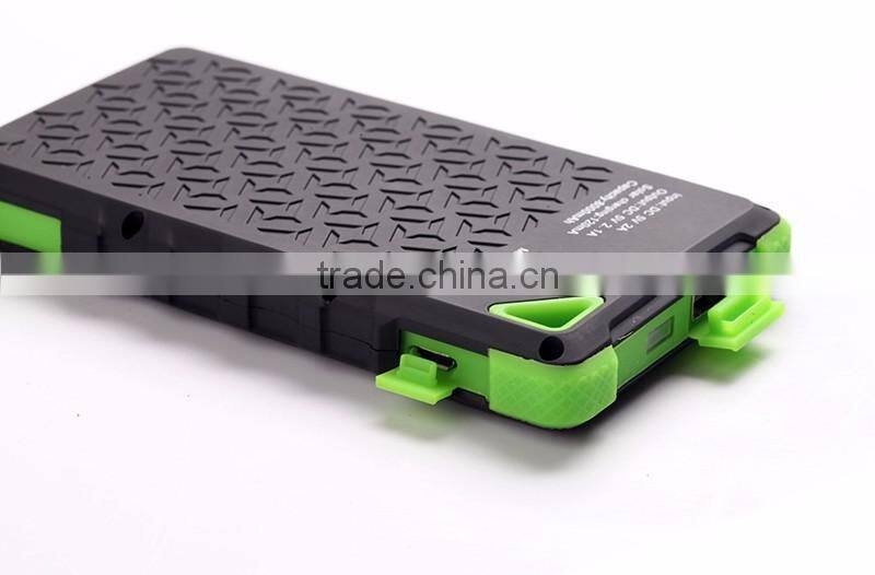8000mah Rohs dual usb waterproof wholesale solar cellphone charger