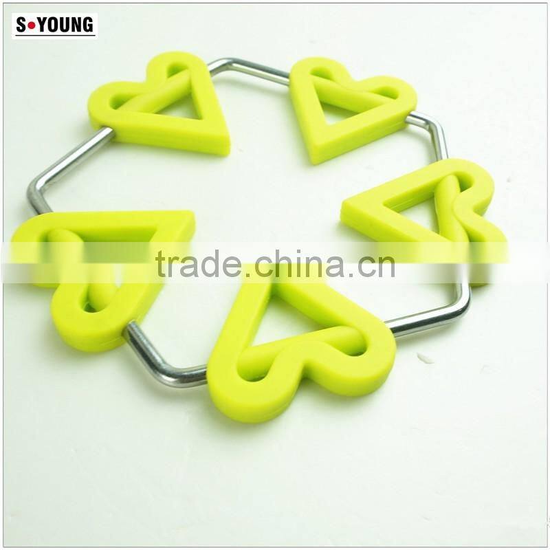 16146 heart shape unti-skidding table silicone mat