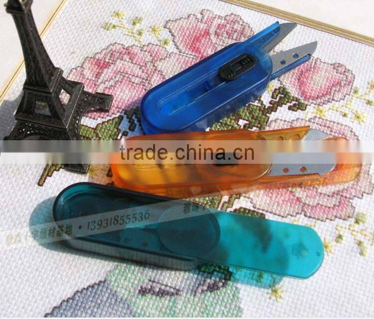 Wholesale sewing craft tools mini scissors with cap for cross stitch