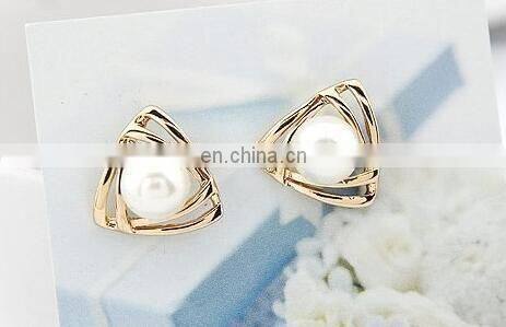 Korean jewelry sweet and romantic and lovely and generous temperament imitation pearl earring hollow Triangle earring