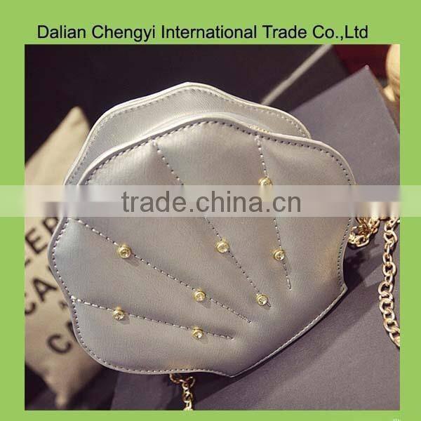 Wholesale stylish shell pattern ladiess pu chain bag with shining diamond
