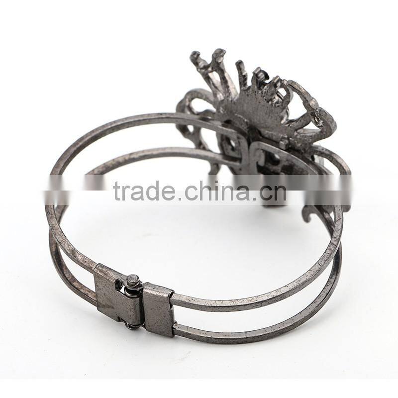 2016 China latest cheapest wholesale bracelet , silver plated stainless alloy spider bracelet, handmade with black crystal