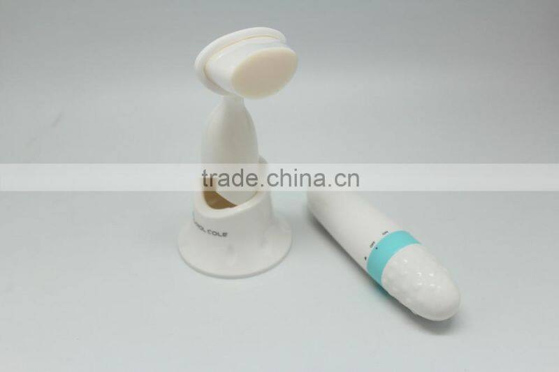 Dahoc electric vibration deeply cleaning face brush massager