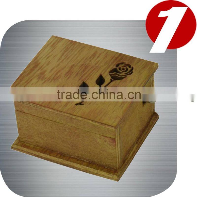 Square Shape and Hand Cranked Play Power wholesale music box wood