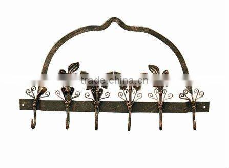 Decorative cast aluminum hanger