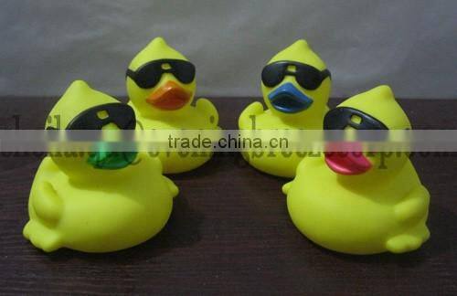 8cm promotional purple rubber duck , floating purple bath duck, purple duck with logo imprint