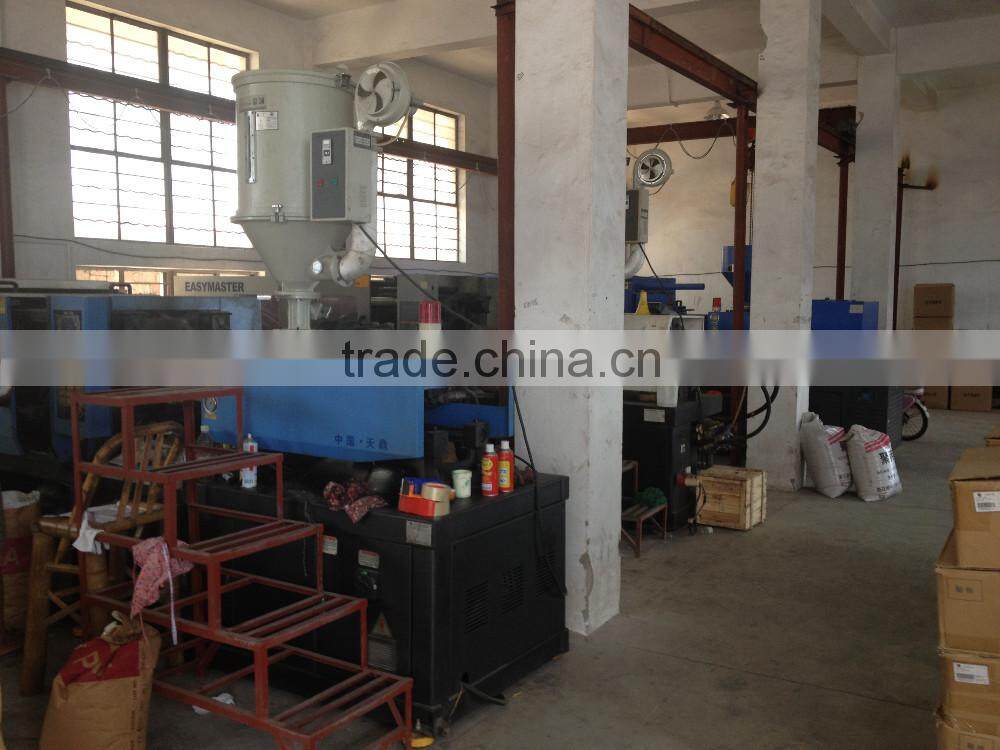 BADGE REEL - RETRACTABLE RECOIL YOYO SKI PASS ID CARD HOLDER KEY CHAIN CARABINER