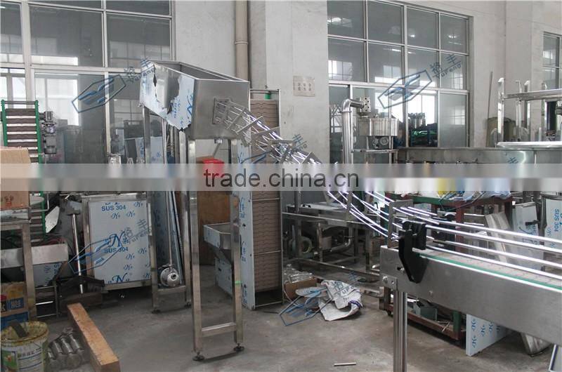 Factory directly sale automatic bottle machine/soda drink filling machine