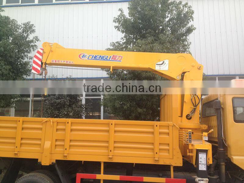 Dongfeng 5 tons truck crane