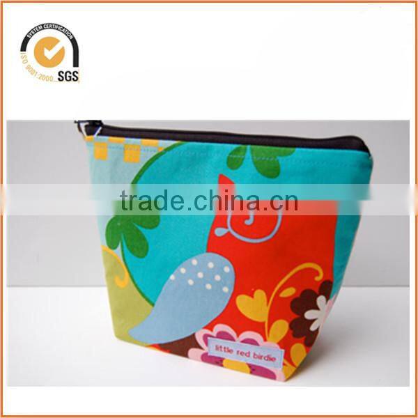 Vintage Cottage Flower Print / Makeup Bag / Cosmetic / Zipper Pouch By Chiqun Dongguan CQ-H02017