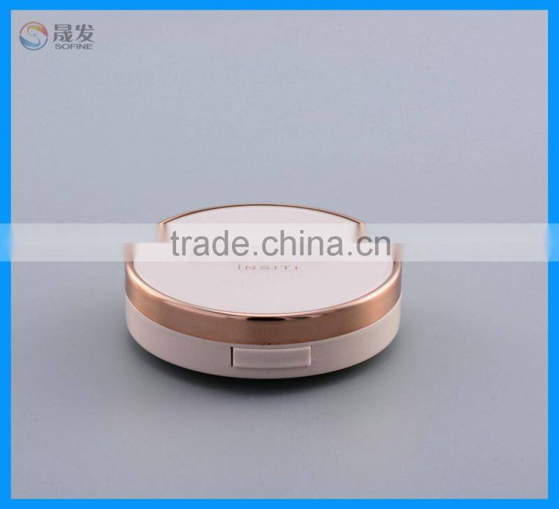 Cosmetic plastic blusher compact