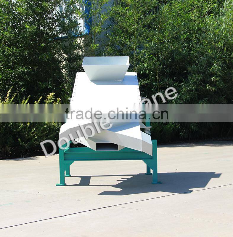 Hot sale vibrating screener equipment for grading and comminuting pellet