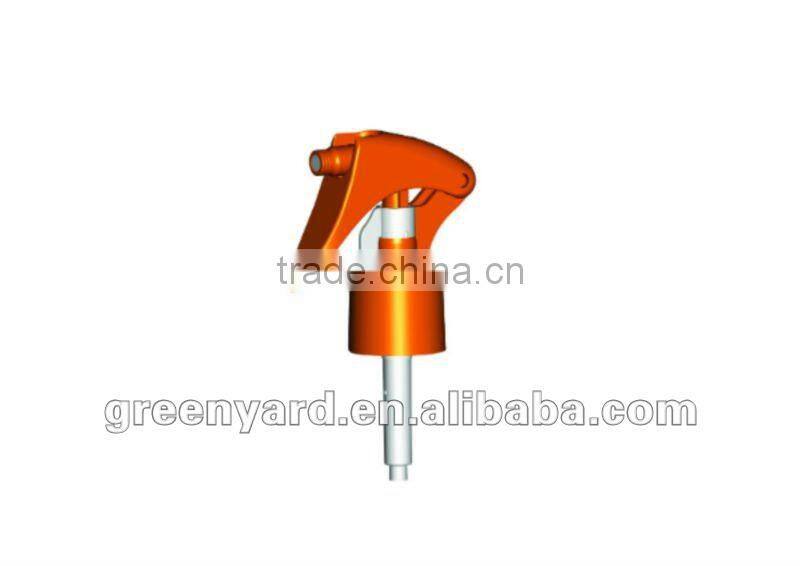 white plastic mini pump sprayer