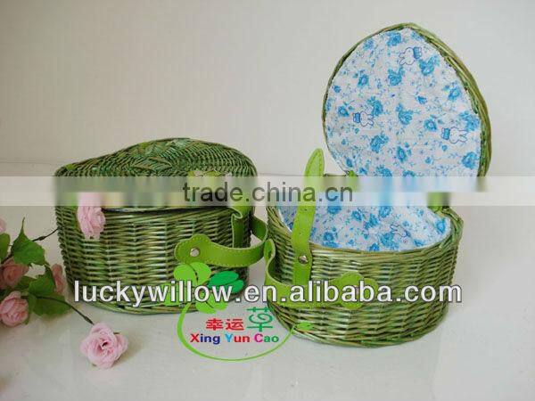 green heart-shaped gift willow basket with lid &lining