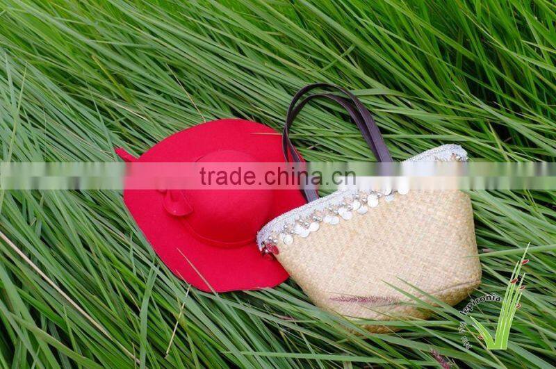 Straw beach bag/ beach tote bag/Pompom beach bag, nice decoration